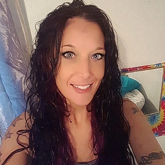 Profile Picture of Natalie Hillenburg (@natalieh4447) on Poshmark