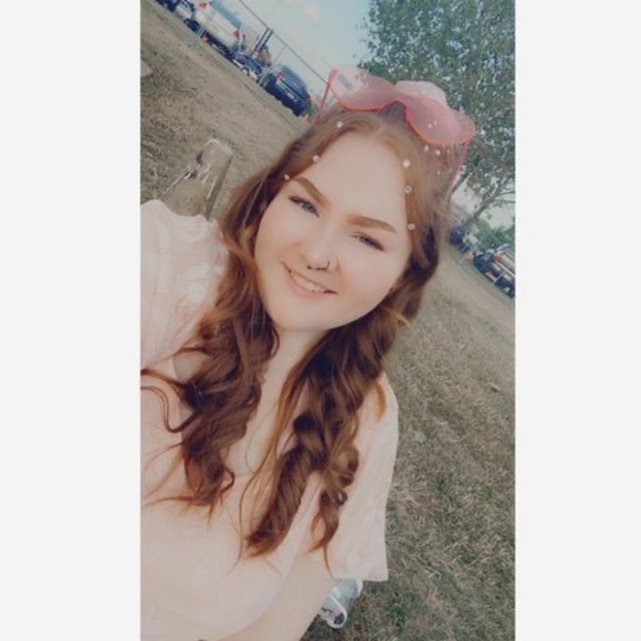 Profile Picture of Haley Winiger (@haleywiniger) on Poshmark