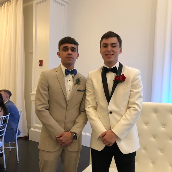 Profile Picture of Chris Costa (@chris_costa) on Poshmark