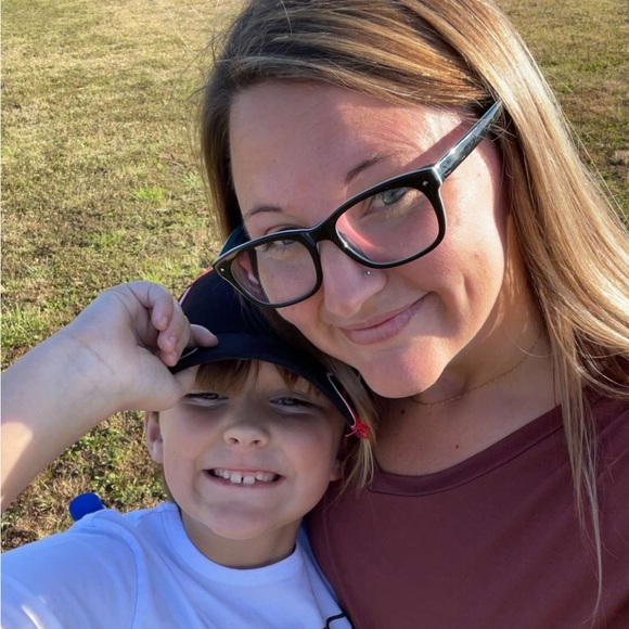 Kristen Gadaire - Poshmark Profile Picture of Kristen Gadaire (@kgadaire) on Poshmark