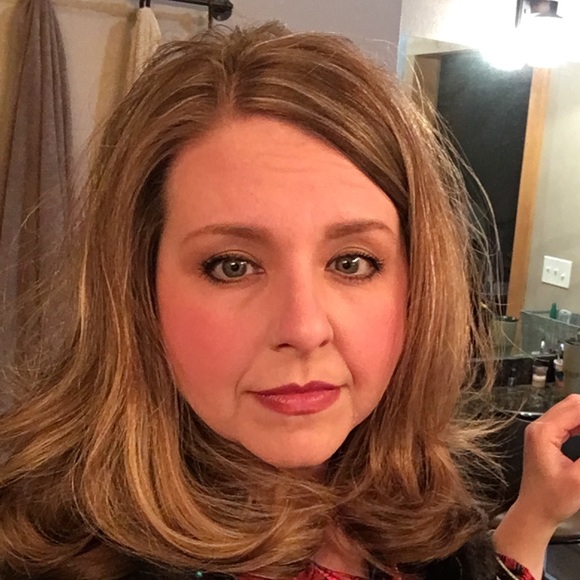 Profile Picture of Kara Hays (@karahays) on Poshmark