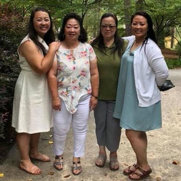 Profile Picture of Nancy Lo (@nancylo625) on Poshmark