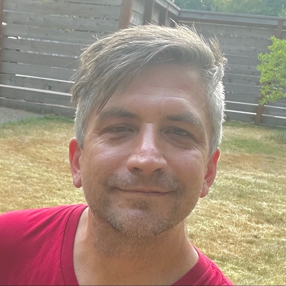 Profile Picture of Scott Benedict (@scottbeez) on Poshmark