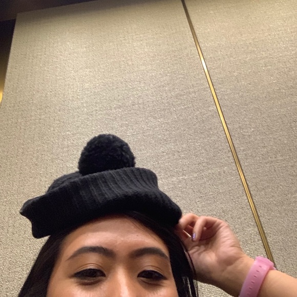 Leah Zobott - Poshmark Profile Picture of Leah Zobott (@zzbbtt) on Poshmark