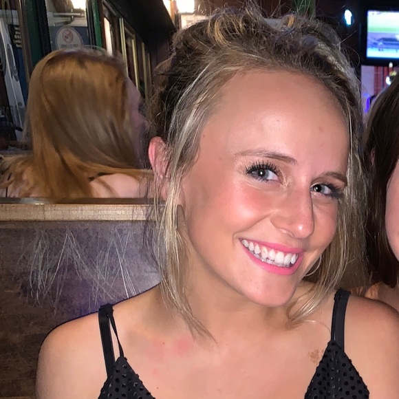 Profile Picture of Jess Netzley (@netzljes) on Poshmark
