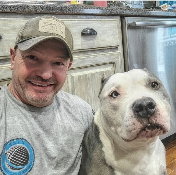 Profile Picture of Mike Kijanski (@kijanski) on Poshmark