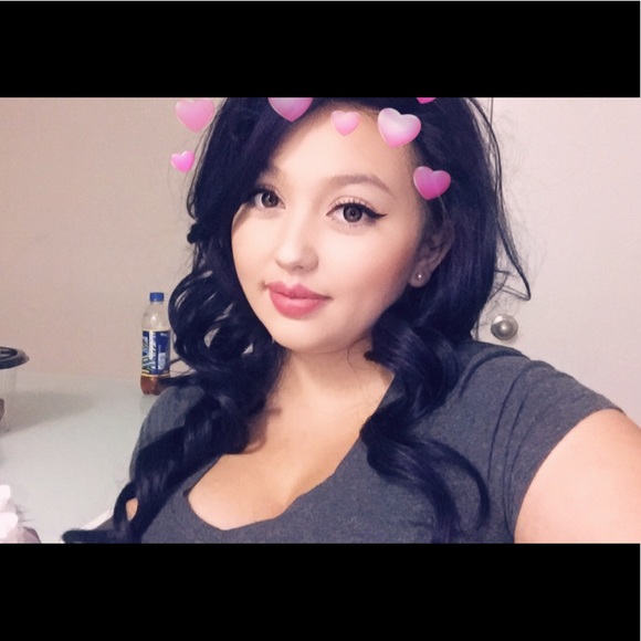 Profile Picture of Alice Canfield (@wuerita19) on Poshmark