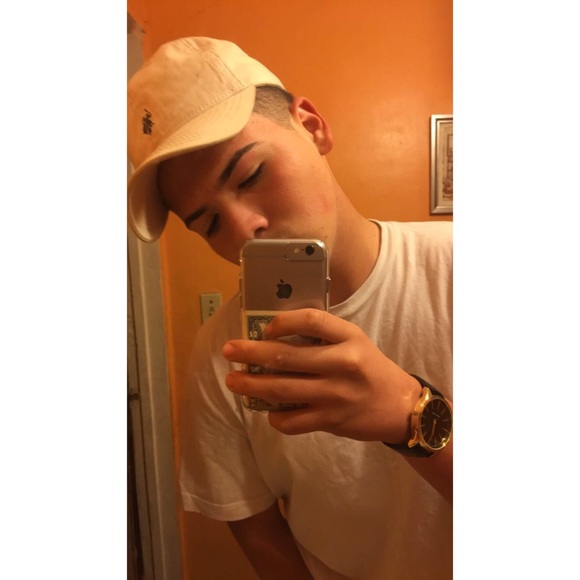 Profile Picture of Erwin Valdez (@hesxguero) on Poshmark