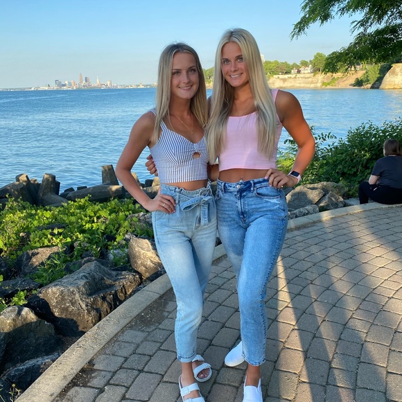 Lexie Scarton - Poshmark Profile Picture of Lexie Scarton (@lexie_scarton) on Poshmark