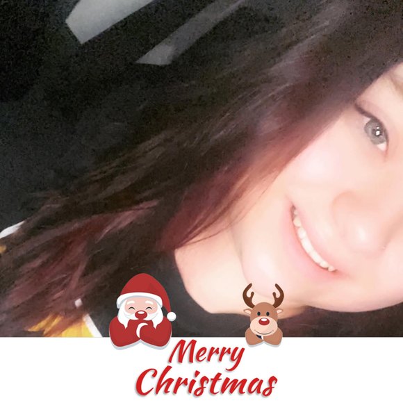 Profile Picture of Rose Danielson (@rosemarie102497) on Poshmark