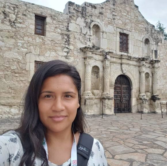 Profile Picture of Eva Rivas (@evalquir) on Poshmark