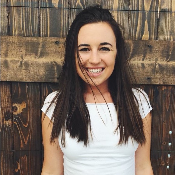 Profile Picture of Danielle Hatton (@danihatt13) on Poshmark