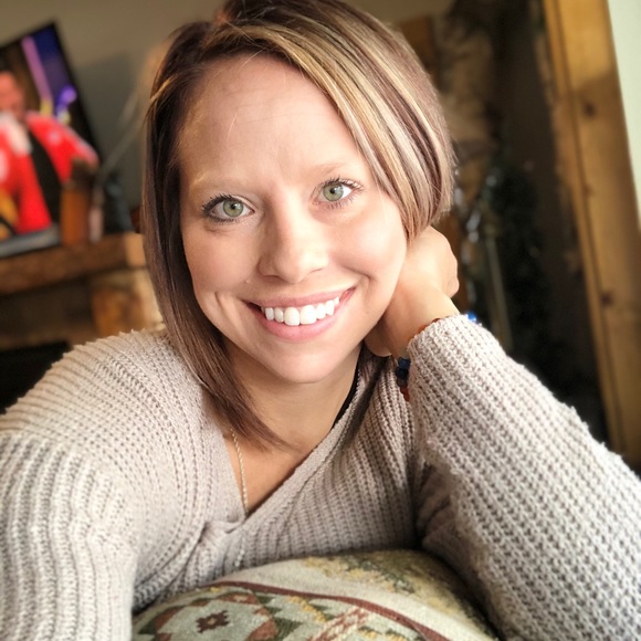 Profile Picture of Danielle Diercks (@djdiercks) on Poshmark