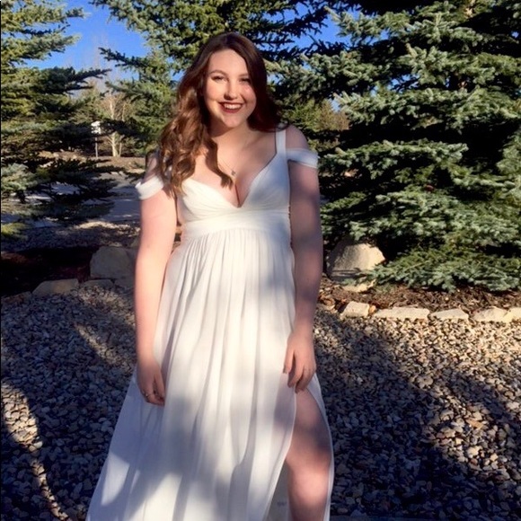 Profile Picture of Hannah Littell (@hannahlittell) on Poshmark