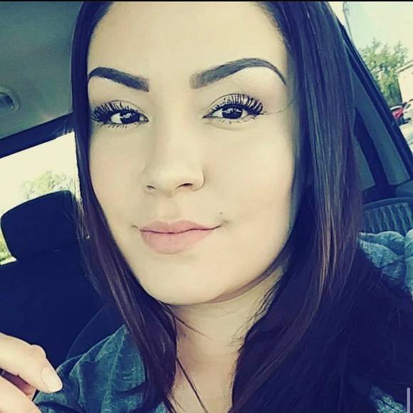 Profile Picture of Ariel Romero (@rikki_a) on Poshmark