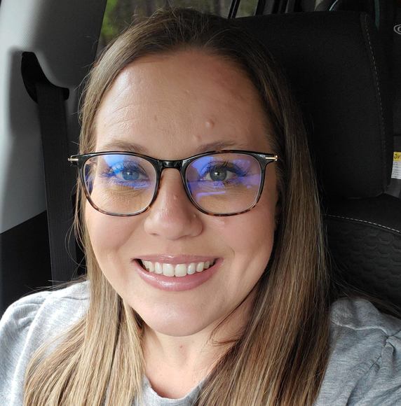 Profile Picture of Holly Ray (@hollyray2010) on Poshmark