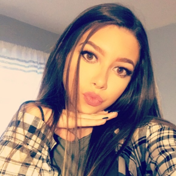 Profile Picture of Jade Falconio (@jadefalconio27) on Poshmark