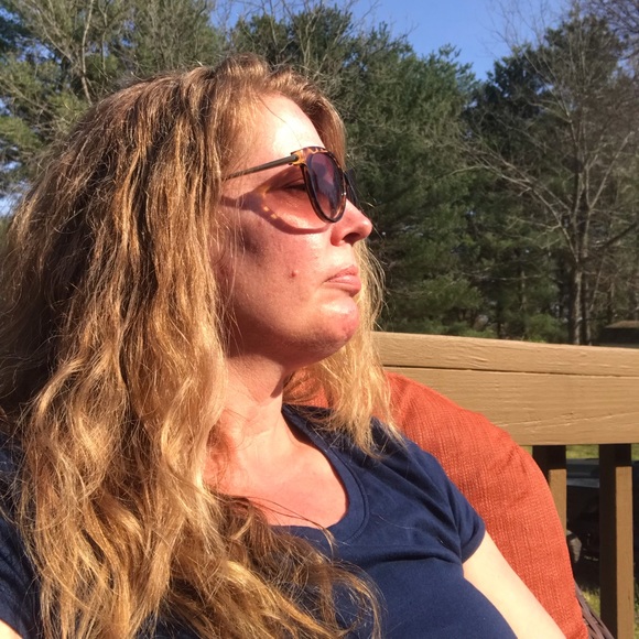 Profile Picture of Melissa Cardwell (@melcardwelll) on Poshmark