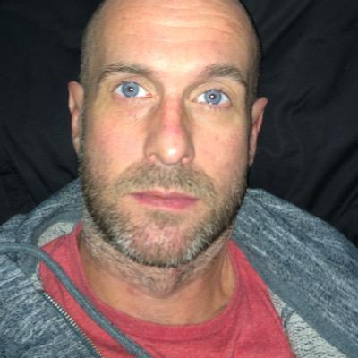 Profile Picture of Alan O Connor (@o_althebarber4) on Twitter