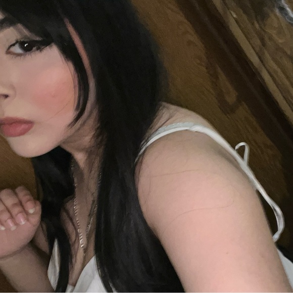 Profile Picture of Isabel Zavala (@isazav8302) on Poshmark