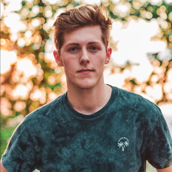 Profile Picture of Hunter Benjamin (@hunterbenjamin3) on Poshmark