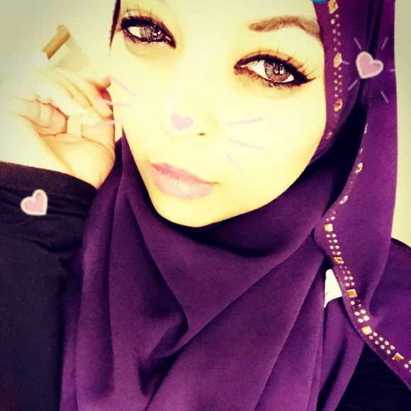 Profile Picture of Safiyyah Samad (@safiyyahsamad) on Poshmark