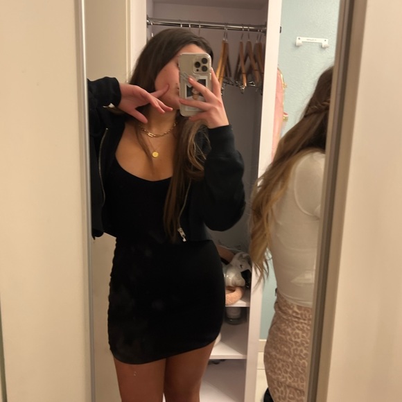 Profile Picture of Brooke Angier (@brookeangier) on Poshmark