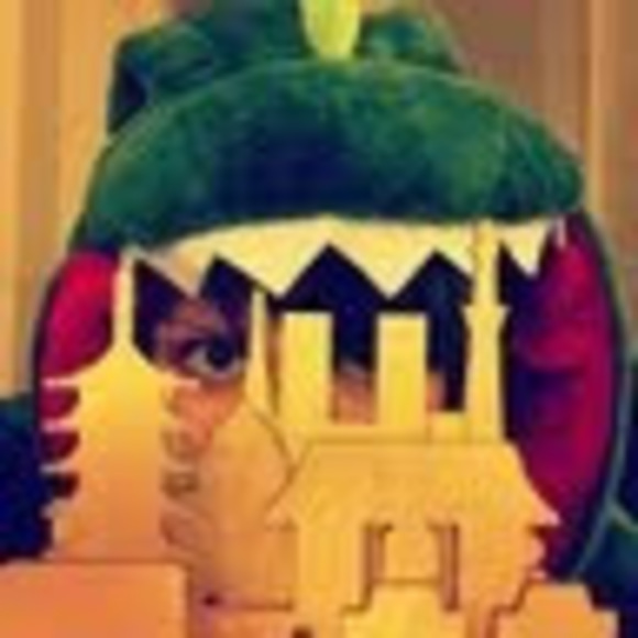 Profile Picture of Julia Keblinska (@jmagk) on Poshmark