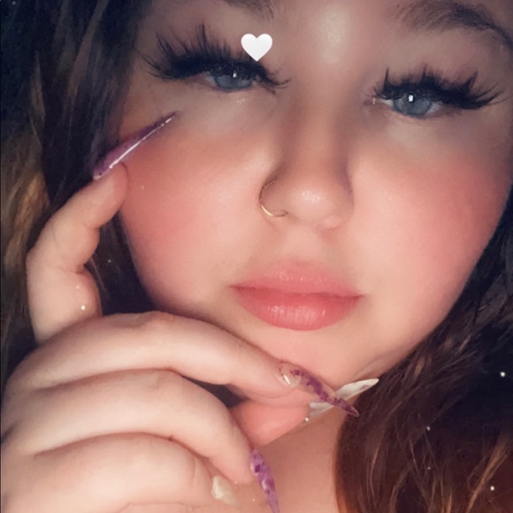 Profile Picture of Ashley Stpeter (@anicolebabiee93) on Poshmark