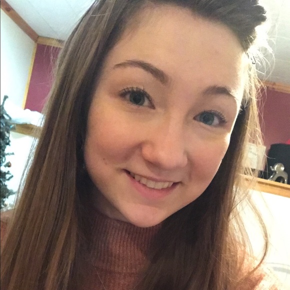 Profile Picture of Sammi Russin (@sammi_russin04) on Poshmark