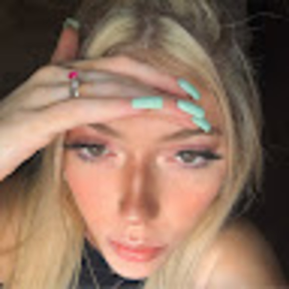 Profile Picture of Jackie Leigh (@jaleighschmitt) on Poshmark
