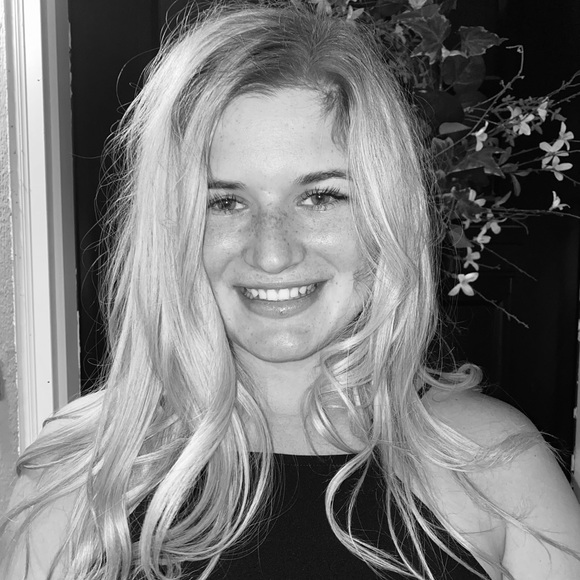 Profile Picture of Jade Winter (@jadewinter3) on Poshmark