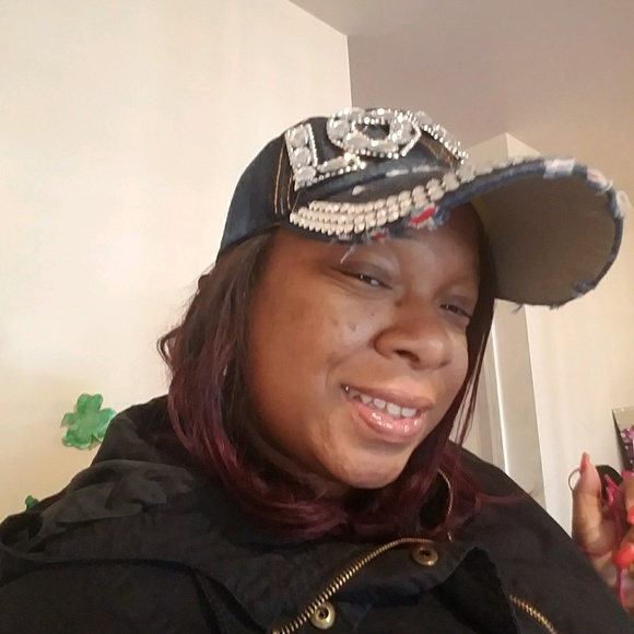 Profile Picture of Sharika Finkley (@shaishop17) on Poshmark
