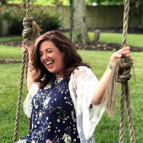 Profile Picture of Debbie Hightower (@debhightower) on Poshmark