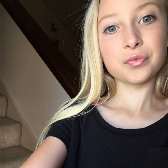 Profile Picture of Kymber Stutes (@kymber2121) on Poshmark