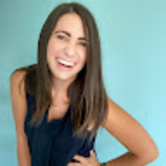 Profile Picture of Christiane Stilson (@christianestils) on Poshmark