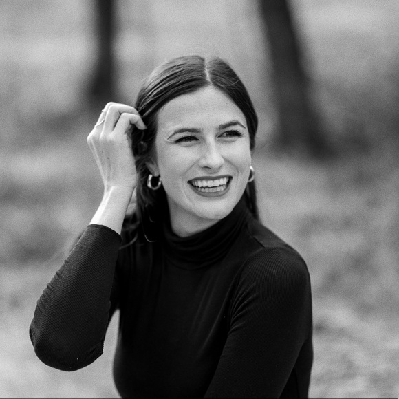 Profile Picture of Molly Schoger (@mollyschoger) on Poshmark