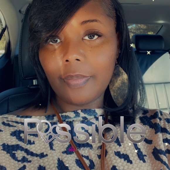 Profile Picture of Antoinette Fisher-parrott (@parrottgirl3) on Poshmark