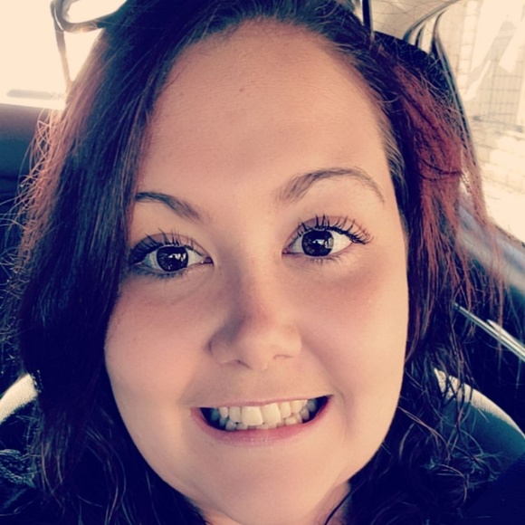 Profile Picture of Sharlene Dhooghe (@sadhooghe23) on Poshmark