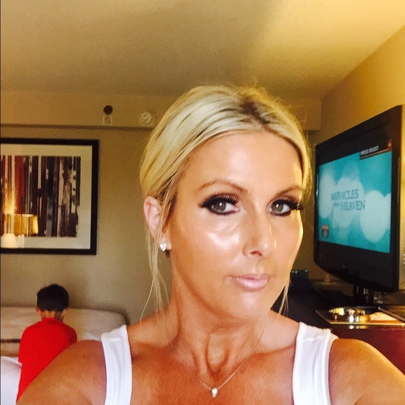 Profile Picture of Aimee Case (@aimeecase) on Poshmark