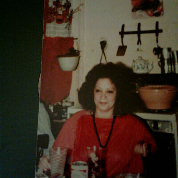 Profile Picture of Lourdes Carreras (@tiny454554) on Poshmark