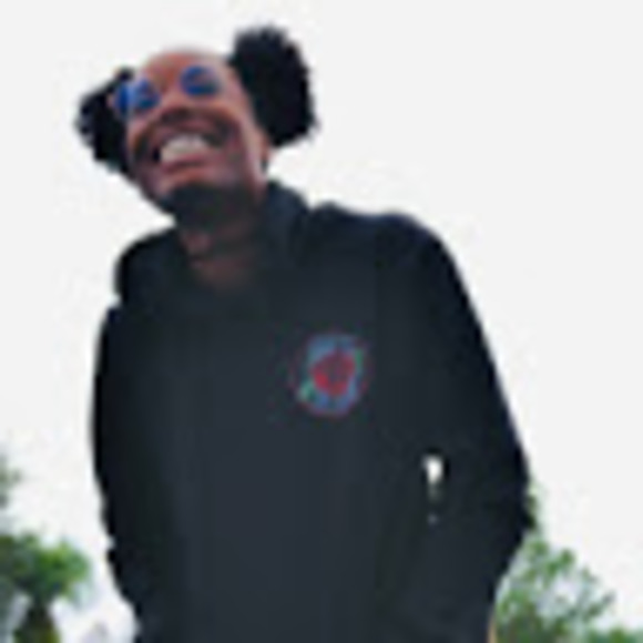 Profile Picture of Yanis David (@yaniisdav) on Poshmark