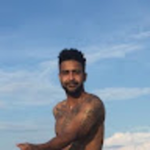 Profile Picture of Robert Blakely (@robblakely214) on Poshmark