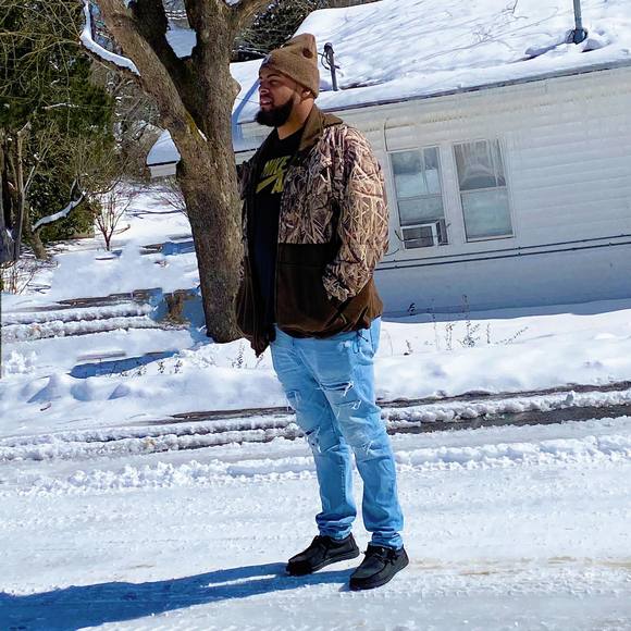 Profile Picture of Harvey Barron iii (@harveybarron452) on Poshmark