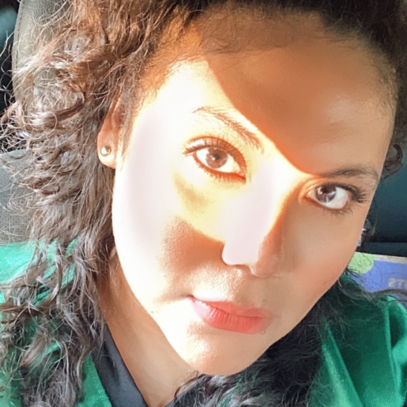 Profile Picture of Imara Stringham (@carrazcoi82) on Poshmark