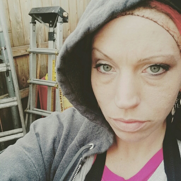 Jennifer Mcdavitt - Poshmark Profile Picture of Jennifer Mcdavitt (@jennmcdavitt) on Poshmark