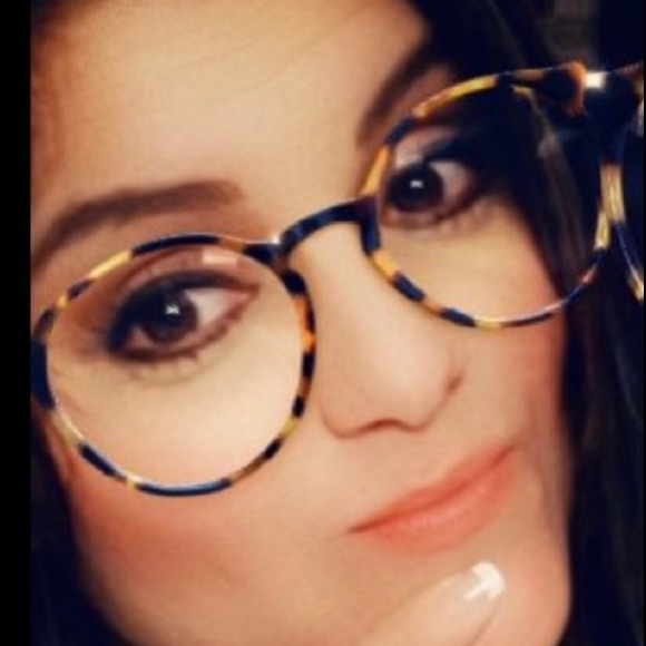 Yvonne Liscano - Poshmark Profile Picture of Yvonne Liscano (@yvonnel) on Poshmark