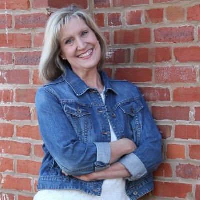 Profile Picture of Lisa Hodges Coaching (@SocialFlyGal) on Twitter