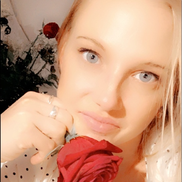 Profile Picture of Amanda Daggett (@adigdag1014) on Poshmark