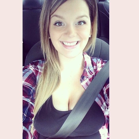 Profile Picture of Kara Weaver (@karaweaver) on Poshmark